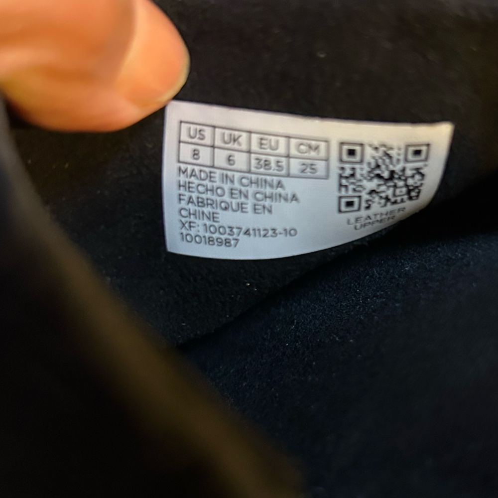 TOMS Women's Classic Black Mules Sz 8. With hidden stretch side insert for flex. - Picture 7 of 7